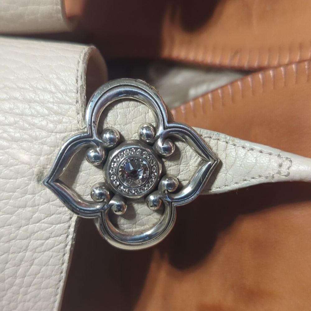 Brighton Cream Color Rhinestone Crystal Embellished Adagio thongs Sandals Sz 9 - Picture 2 of 6